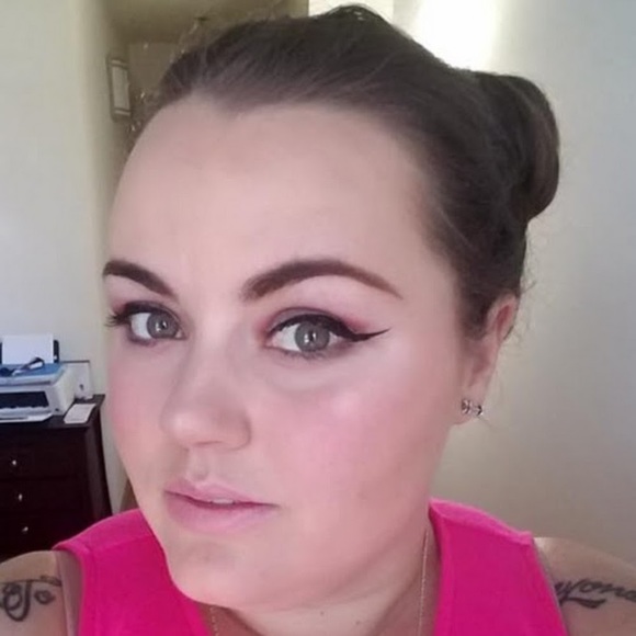 Meet your Posher, Erica - Picture 1 of 1